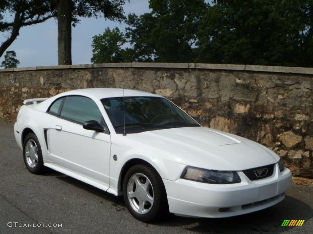 Oxford White 2004 Ford Mustang