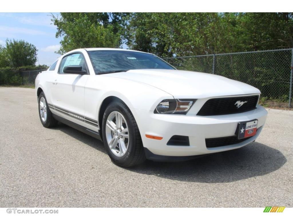 Performance White 2011 Ford Mustang