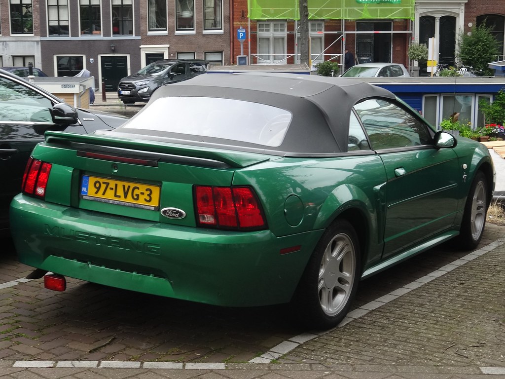 Tropic Green 2001 Ford Mustang