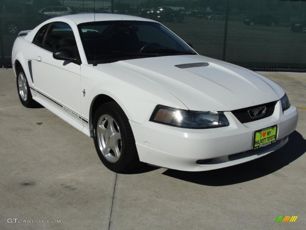 Oxford White 2001 Ford Mustang