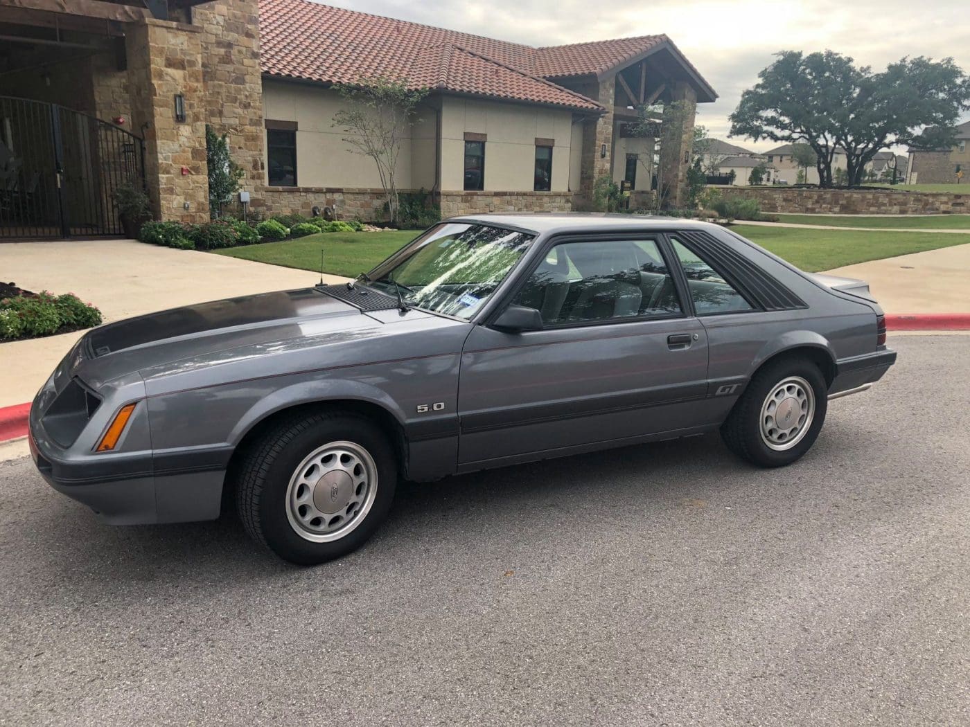 Medium Charcoal 1985 Ford Mustang