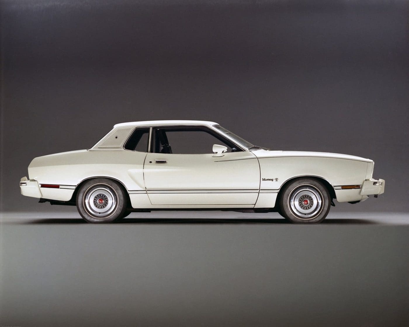 White 1974 Ford Mustang