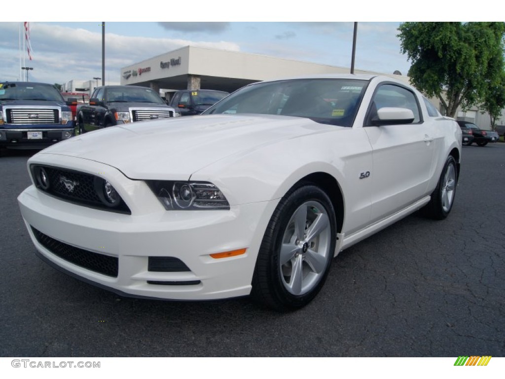 Performance White 2013 Ford Mustang