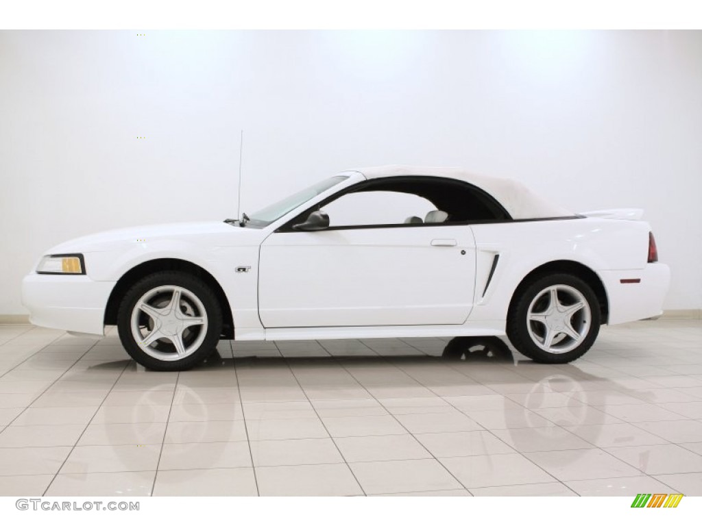 Crystal White 2000 Ford Mustang