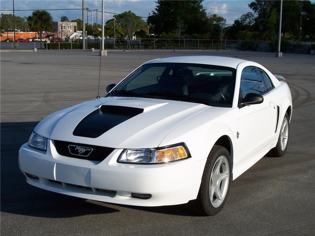 Crystal White 1999 Ford Mustang