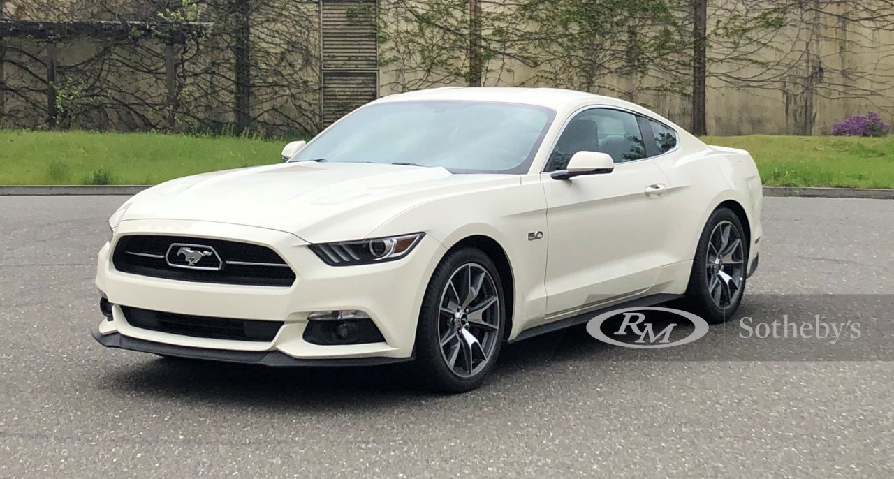 Wimbledon White 2015 Ford Mustang