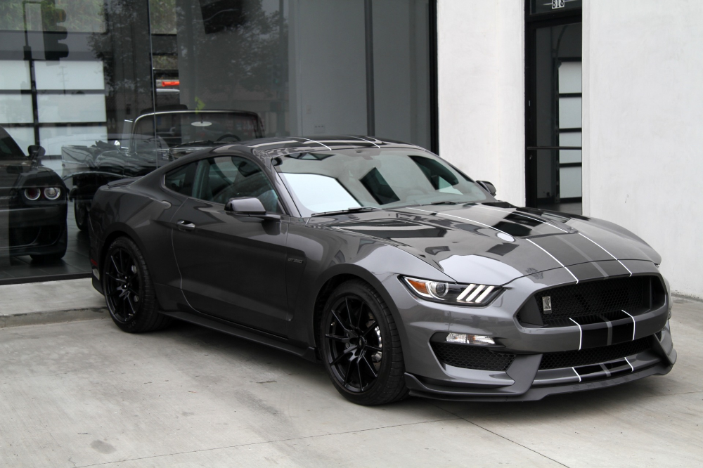 Ford Mustang 2015 черный матовый