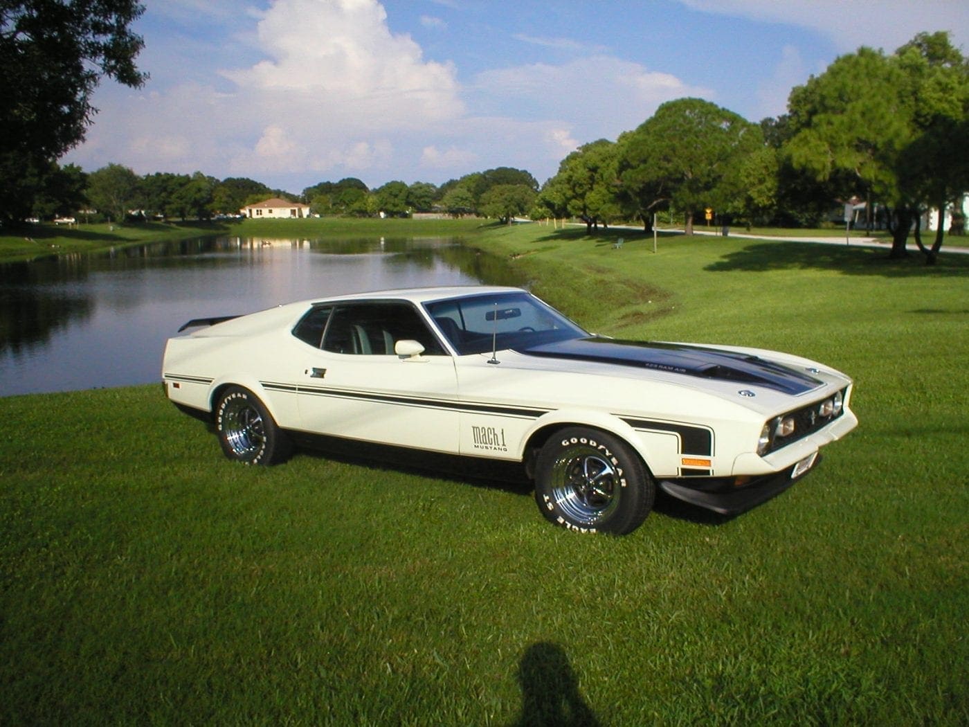 Wimbledon White 1971 Ford Mustang