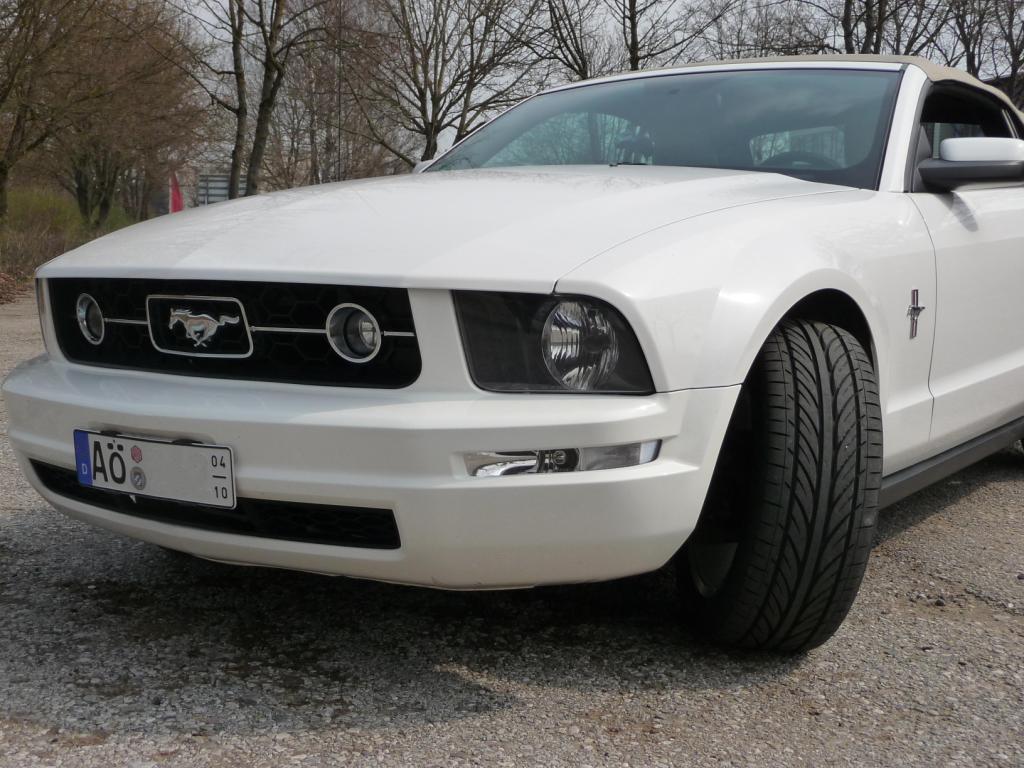 Performance White 2009 Ford Mustang
