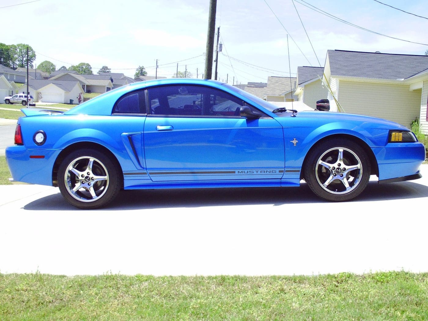 Bright Atlantic Blue 1999 Ford Mustang