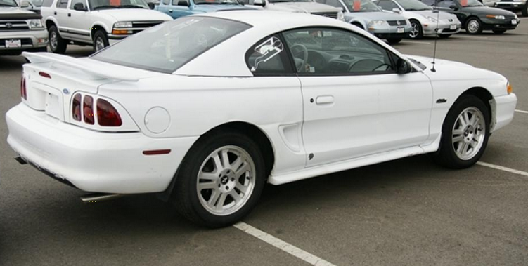Crystal White 1996 Ford Mustang