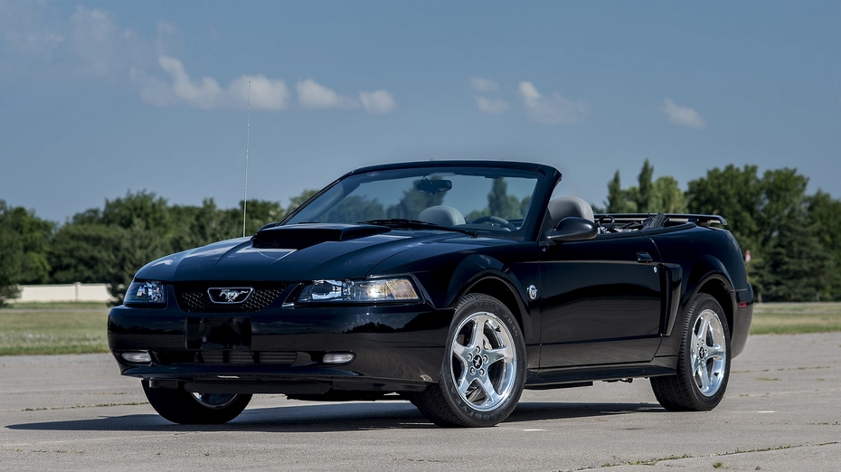 Black 2004 Ford Mustang