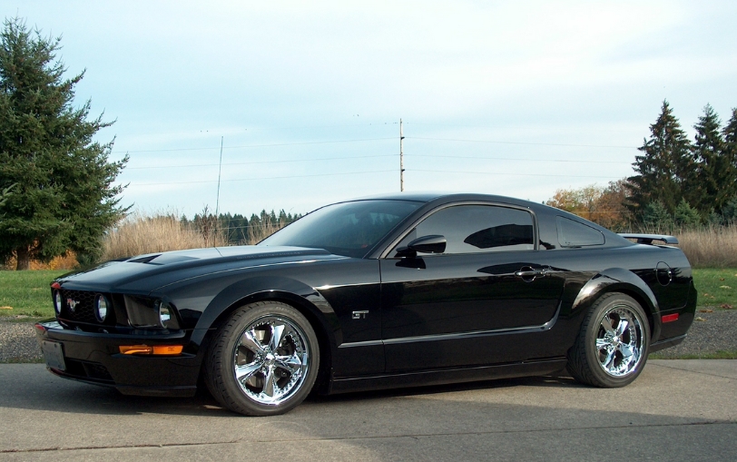 Black 2007 Ford Mustang