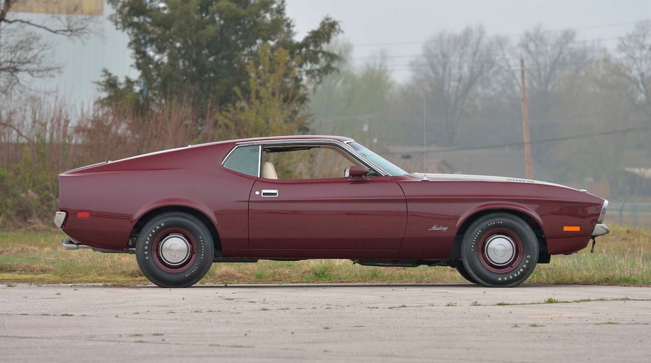 Maroon 1971 Ford Mustang