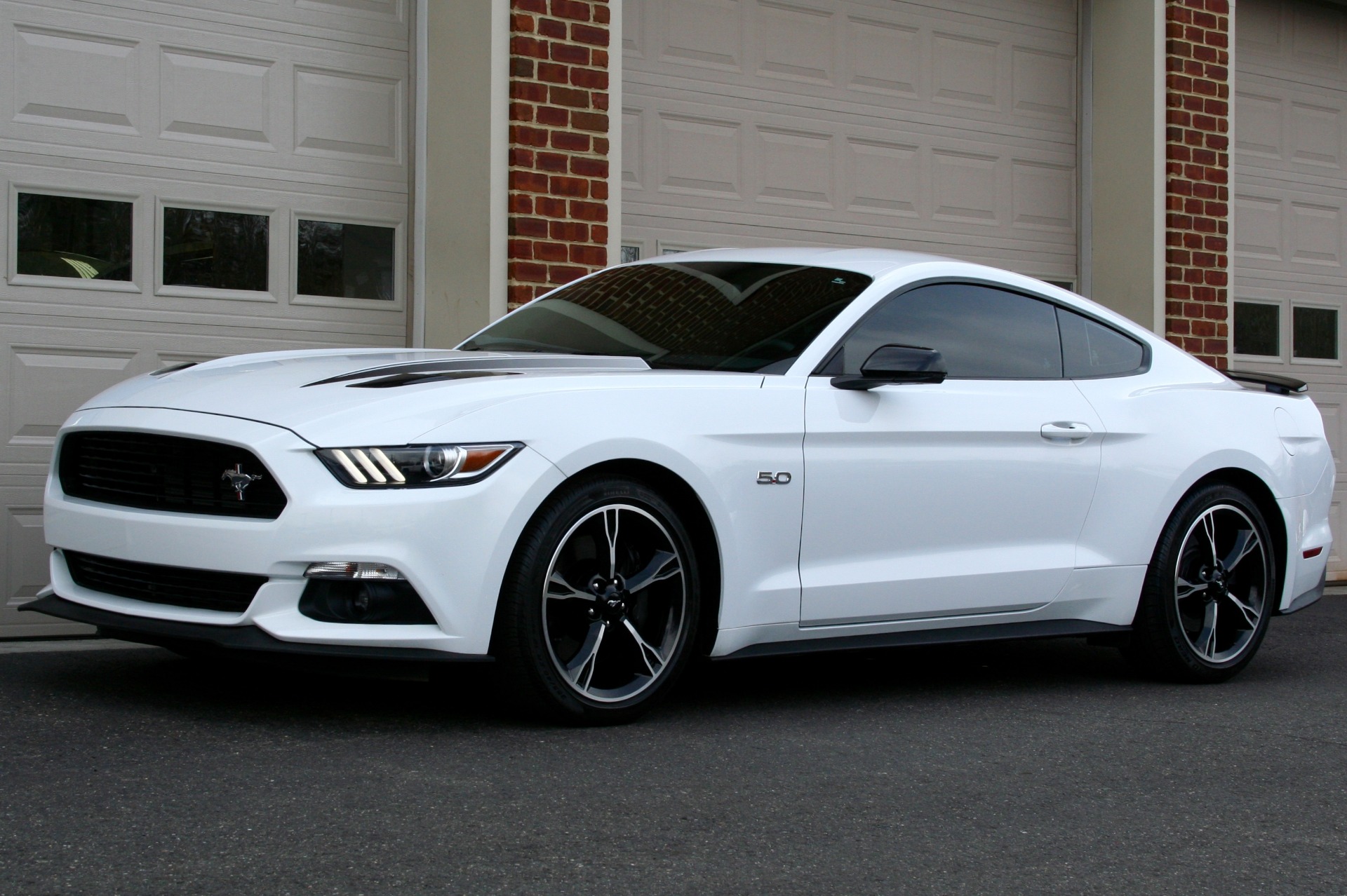 Oxford White 2016 Ford Mustang
