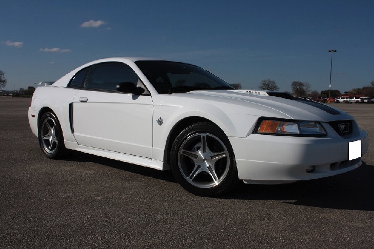 Crystal White 1999 Ford Mustang