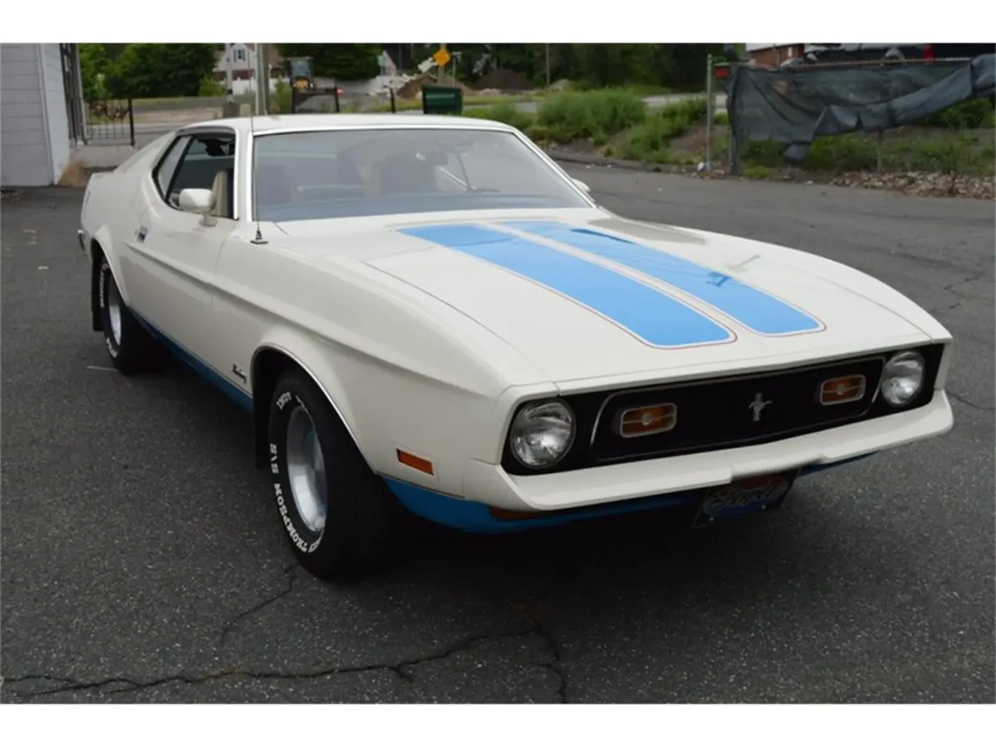 White 1972 Ford Mustang