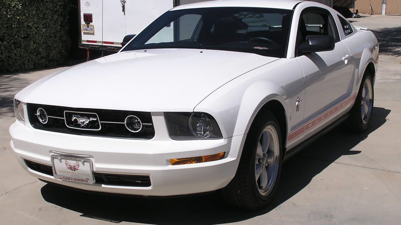 Performance White 2008 Ford Mustang