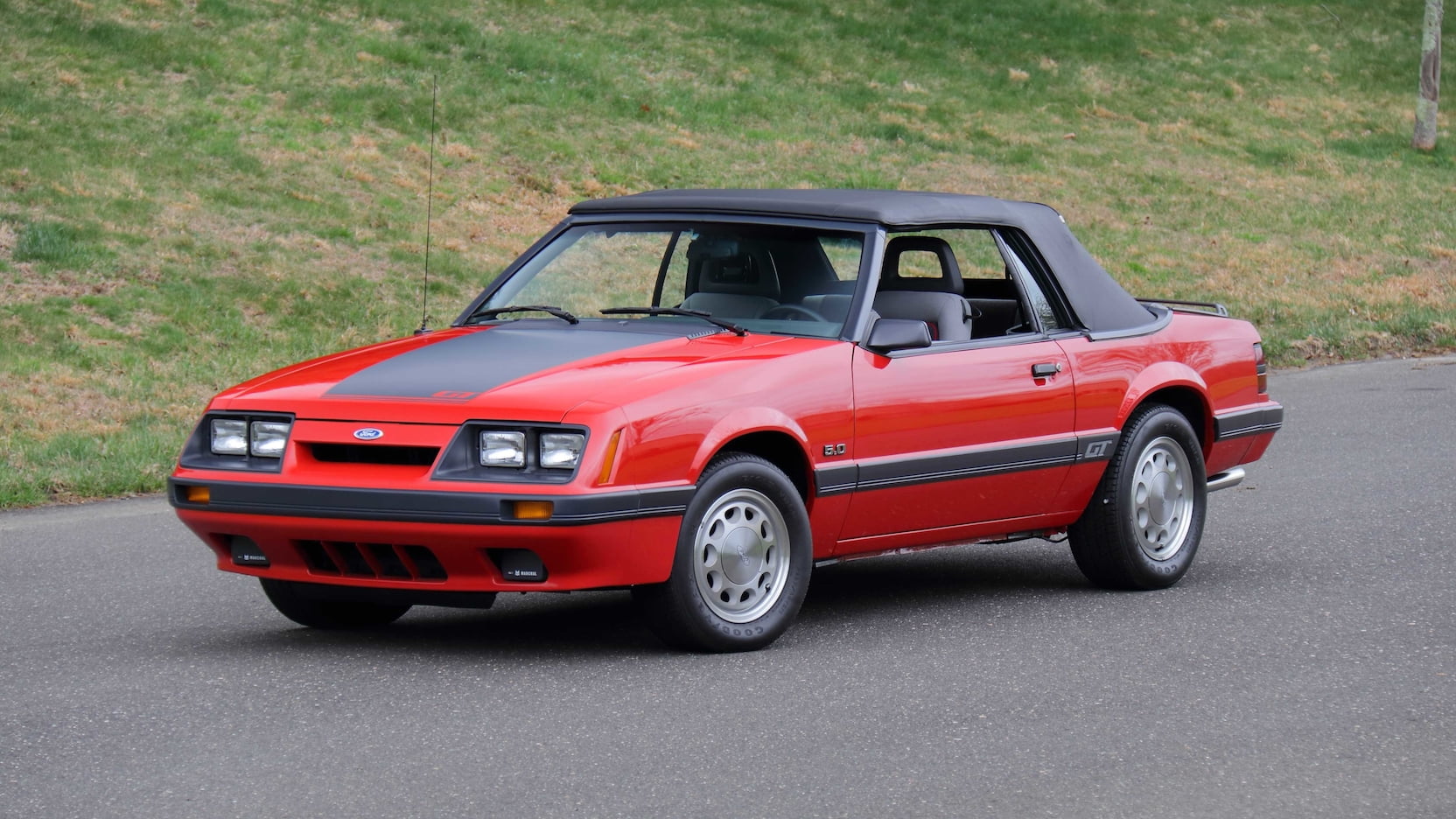 Medium Canyon Red 1986 Ford Mustang