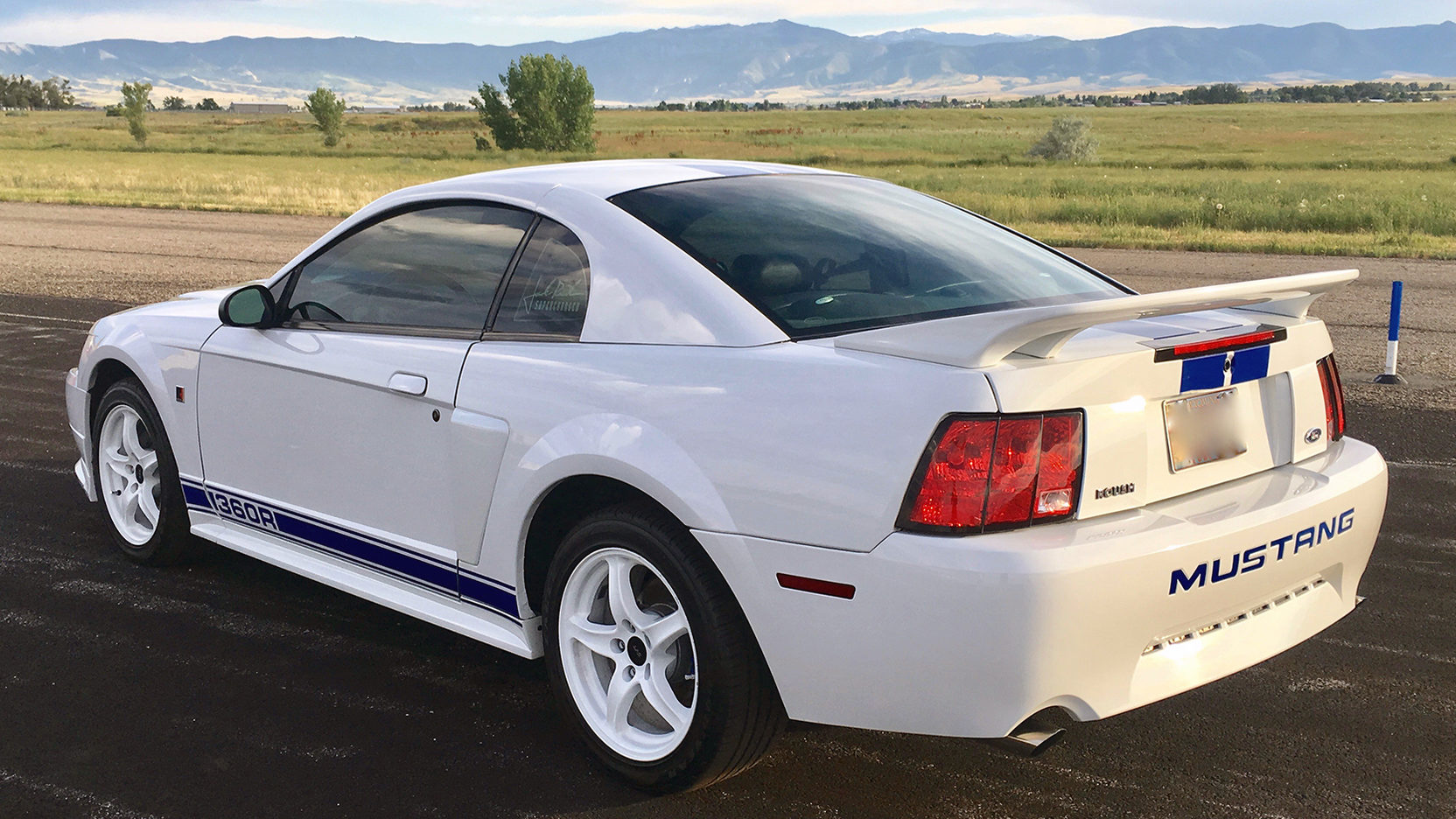 Oxford White 2002 Ford Mustang