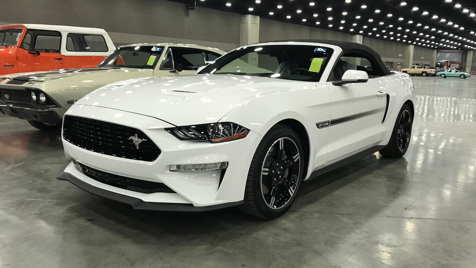 Oxford White 2019 Ford Mustang