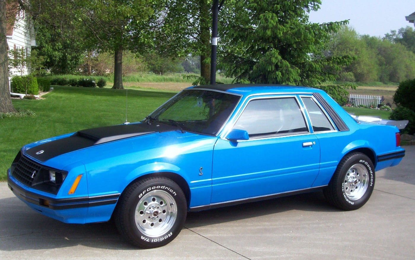 Medium Blue Glow 1982 Ford Mustang
