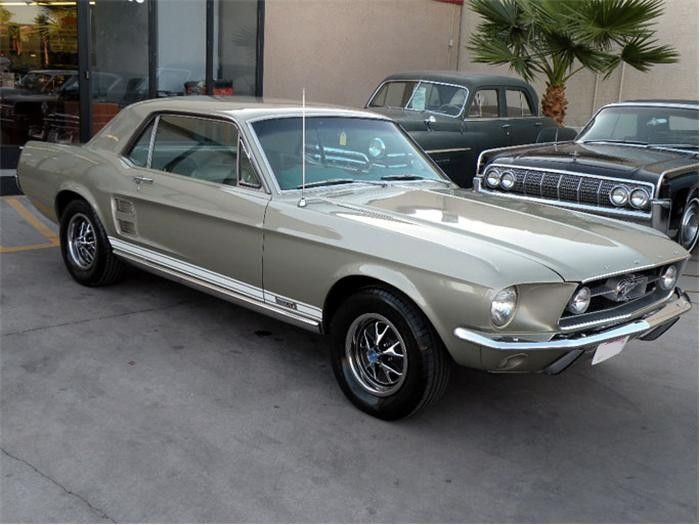 Sauterne Gold 1967 Ford Mustang
