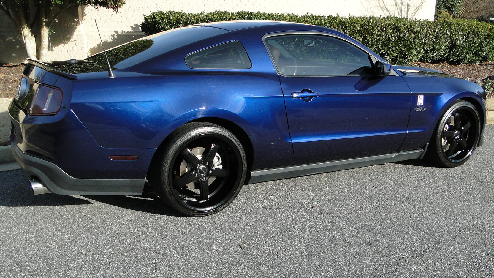 Kona Blue 2011 Ford Mustang