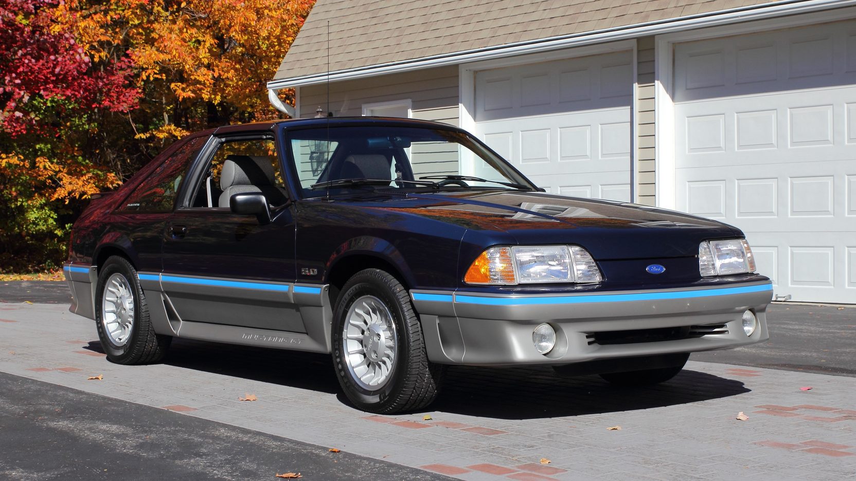 Medium Shadow Blue 1988 Ford Mustang