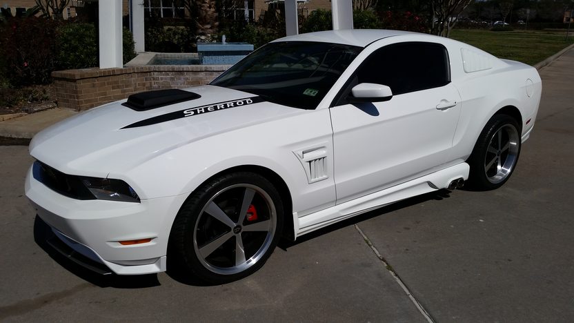 Performance White 2010 Ford Mustang