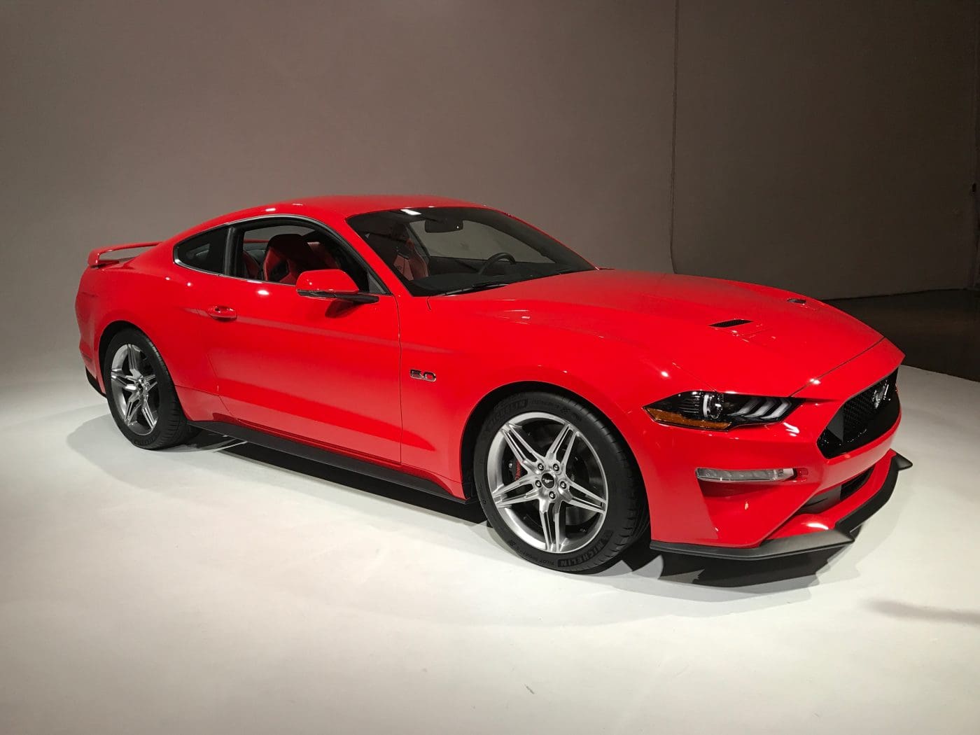 delvist Hej aborre Race Red 2018 Ford Mustang