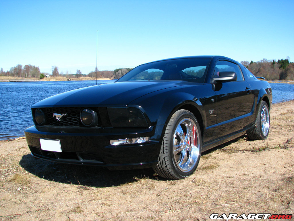 Black 2005 Ford Mustang