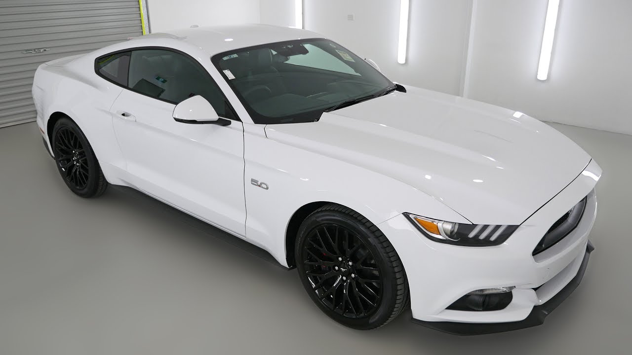 Oxford White 2019 Ford Mustang