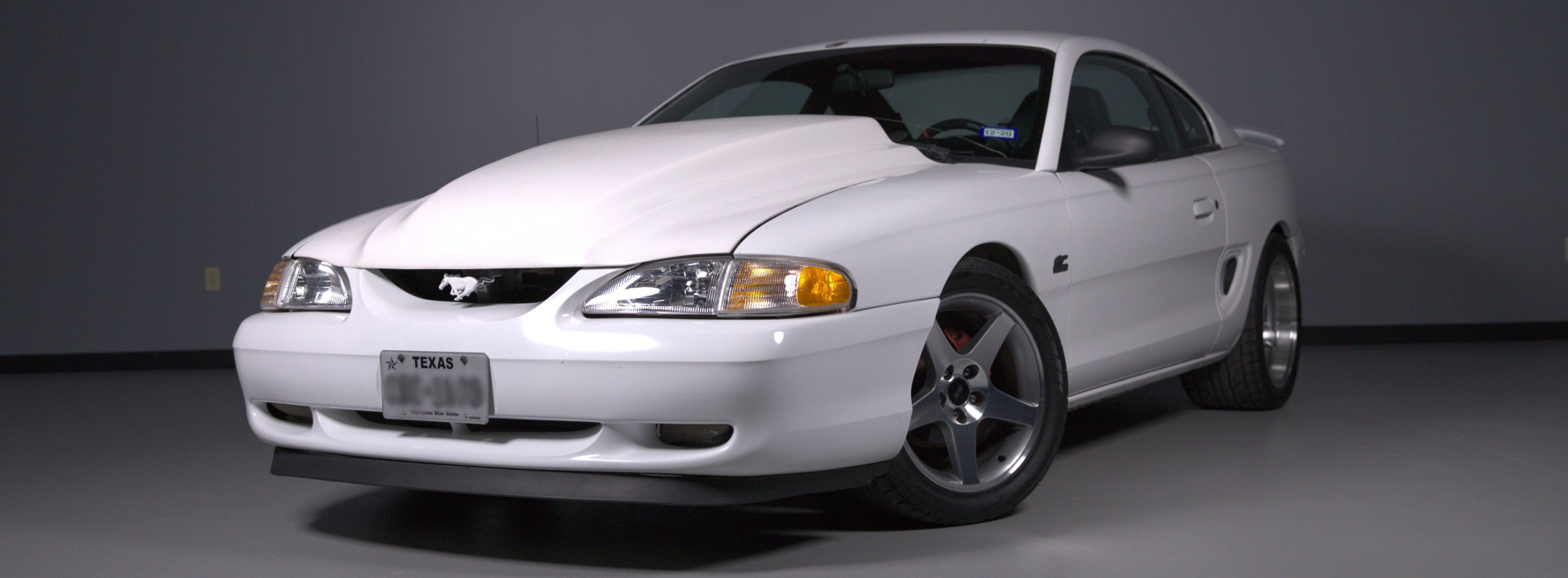 Crystal White 1998 Ford Mustang
