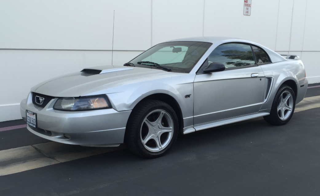 2003 ford mustang v6 interior