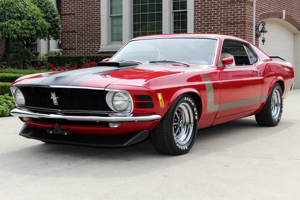 Video: 1970 Ford Mustang Boss 302 Quick Tour + Engine Start Up