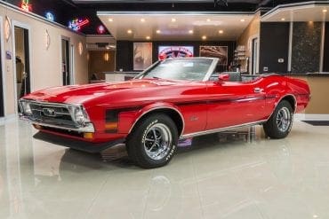 Video: Restored 1972 Ford Mustang Convertible Walkthrough