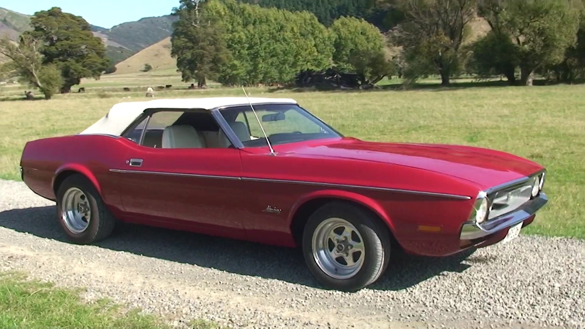 Video: 1971 Ford Mustang Convertible V8 Engine Sound