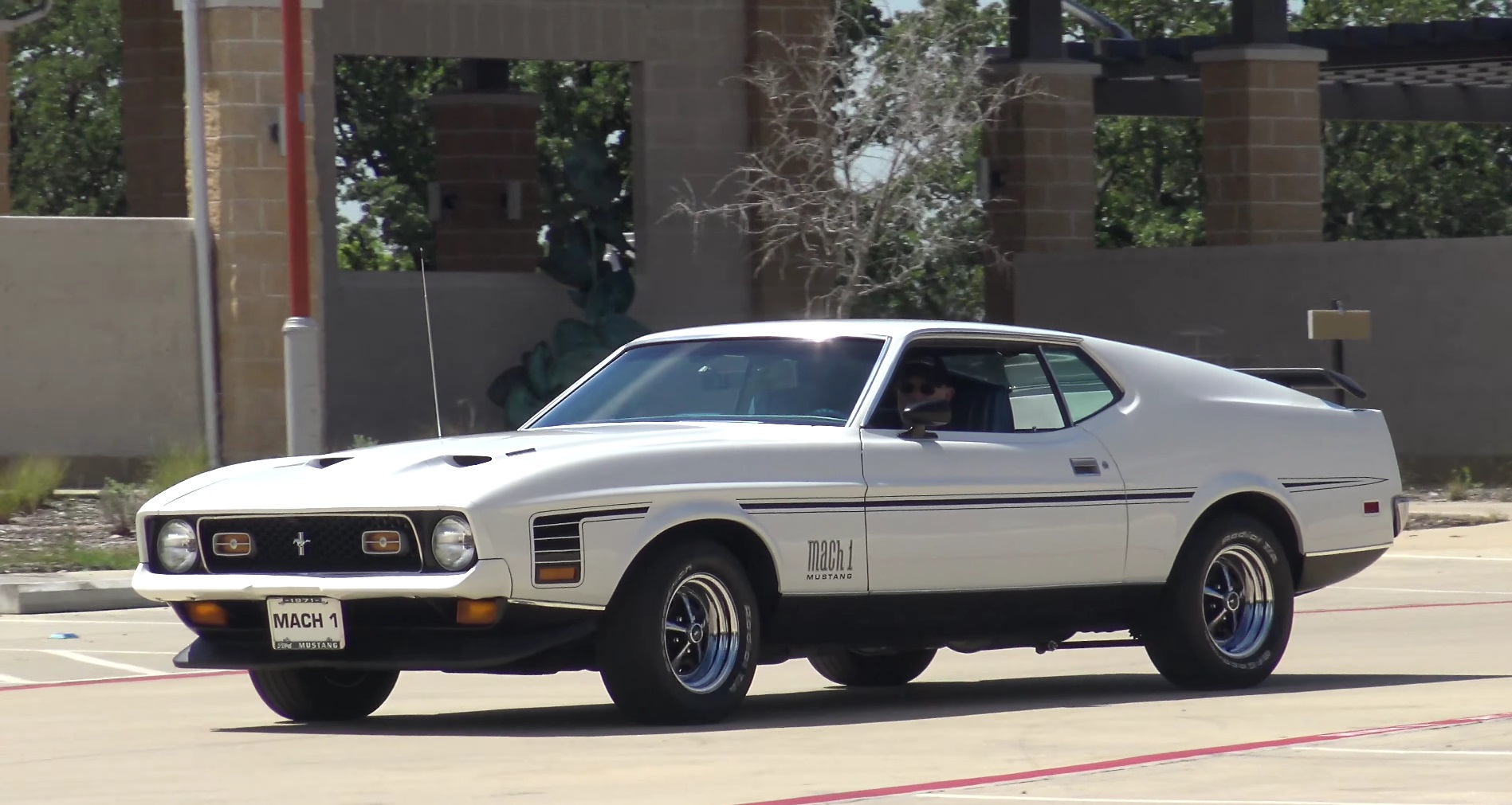 Video: Supercharged 1971 Ford Mustang Mach 1