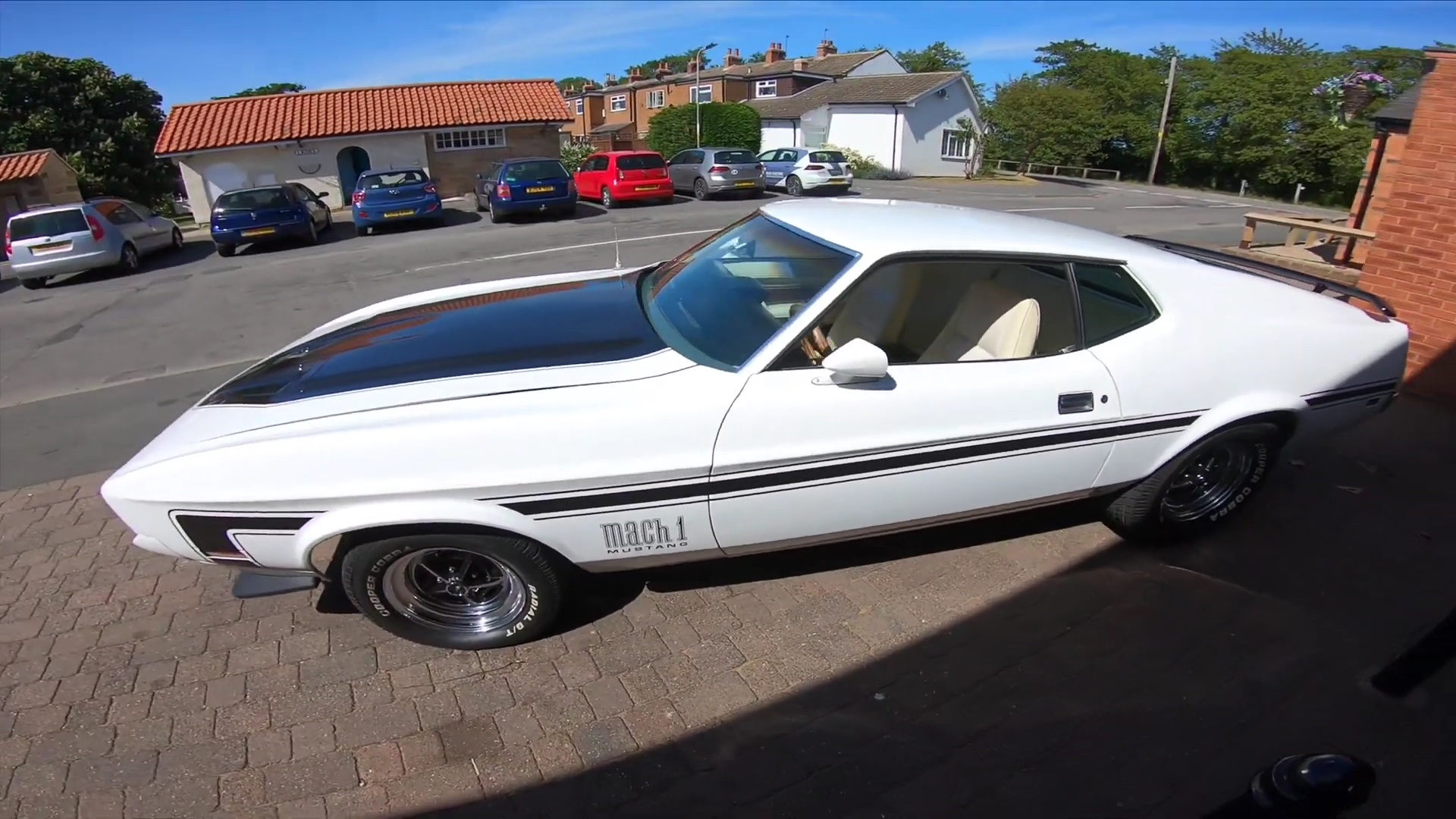 Video: 1972 Ford Mustang Mach 1 351 Incredible Engine Sound