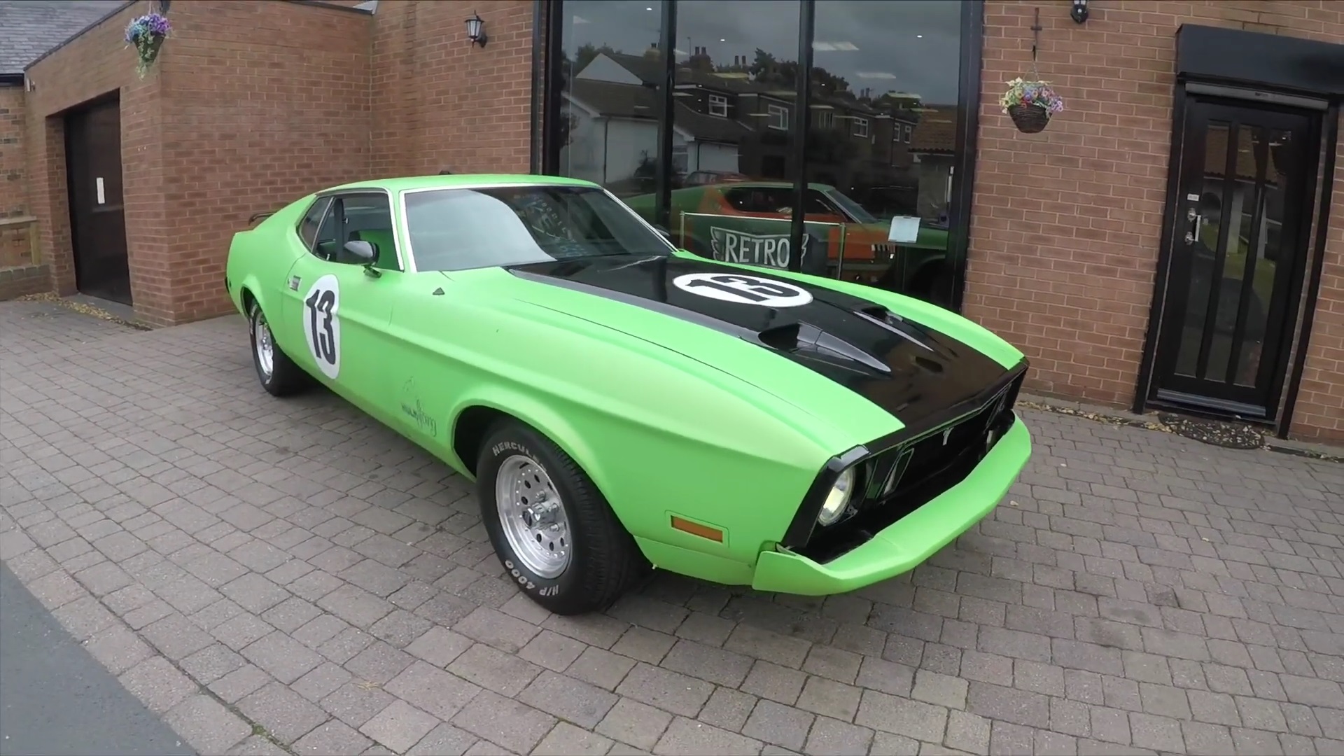 Video: 1973 Ford Mustang Mach 1 Incredible Engine Sounds +Crazy Accelerations