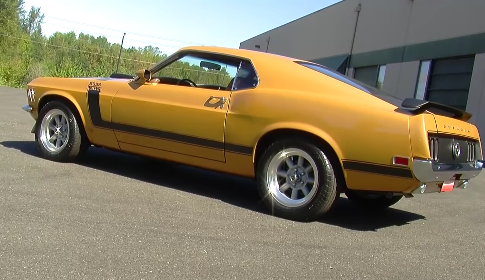 Video: Closer Look At A Metallic Gold 1970 Ford Mustang Boss 302