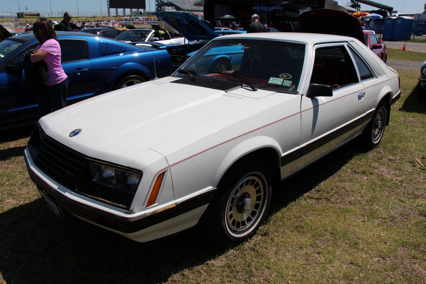 Ford mustang 80