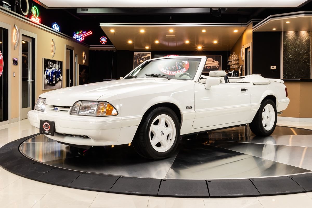 Video: 1993 Ford Mustang Convertible In-Depth Tour