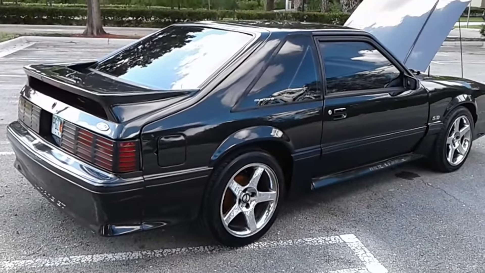 Video: 1989 Ford Mustang GT 5.0 Hatchback Walkaround + Engine Sound