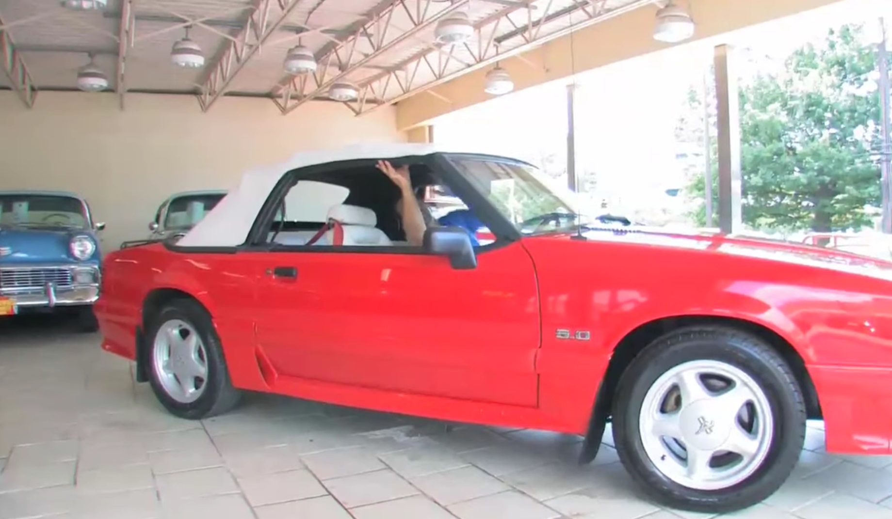 Video: 1992 Ford Mustang Convertible Walkthrough + Test Drive