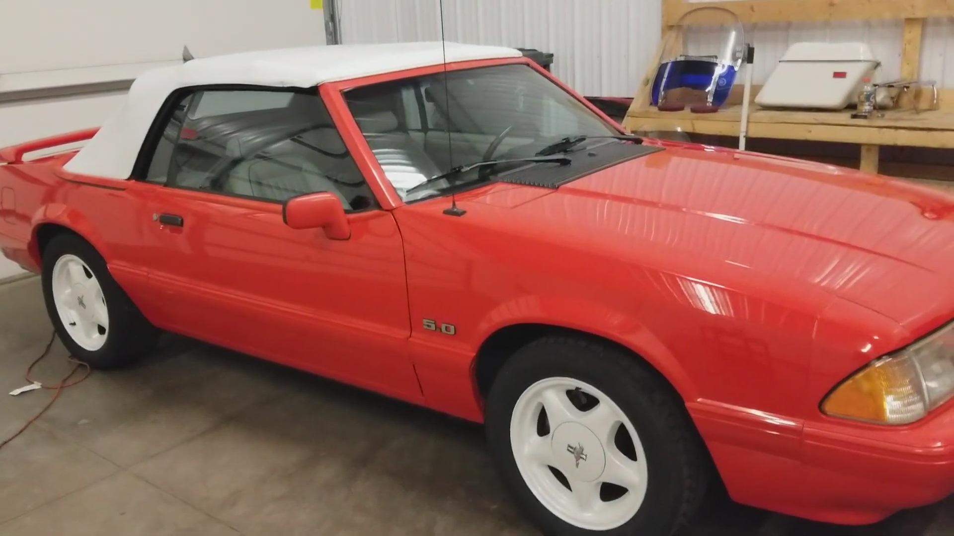 Video: 1992 Ford Mustang "Summer Special" LX 5.0L Convertibles Quick Walkaround