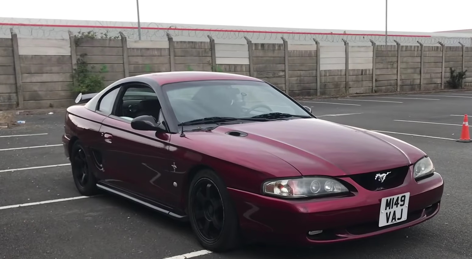 Video: Detailing A 1995 Ford Mustang