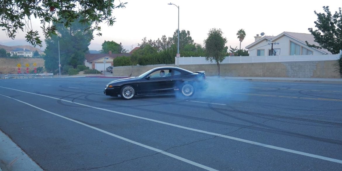 Video: 1995 Ford Mustang SVT Cobra Doing Some Burnouts & Donuts