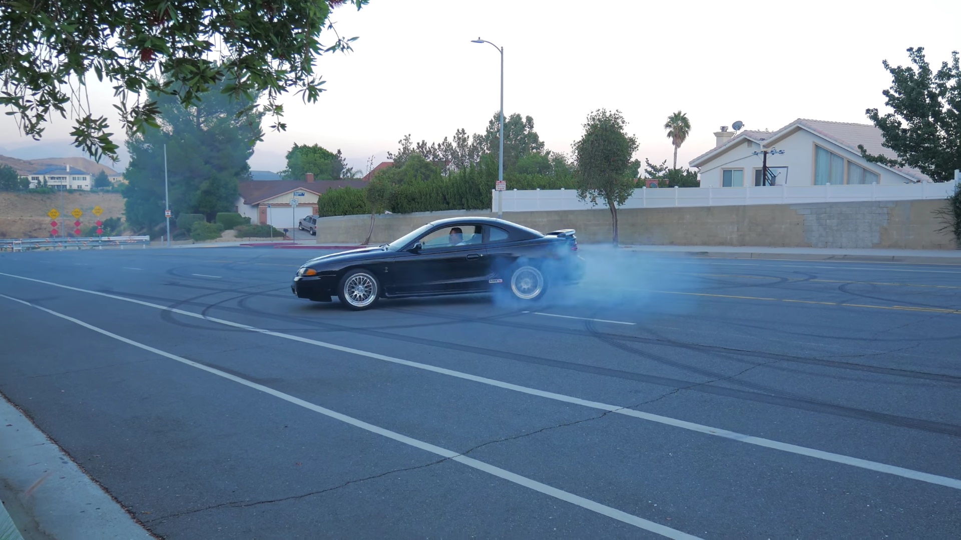 Video: 1995 Ford Mustang SVT Cobra Doing Some Burnouts & Donuts